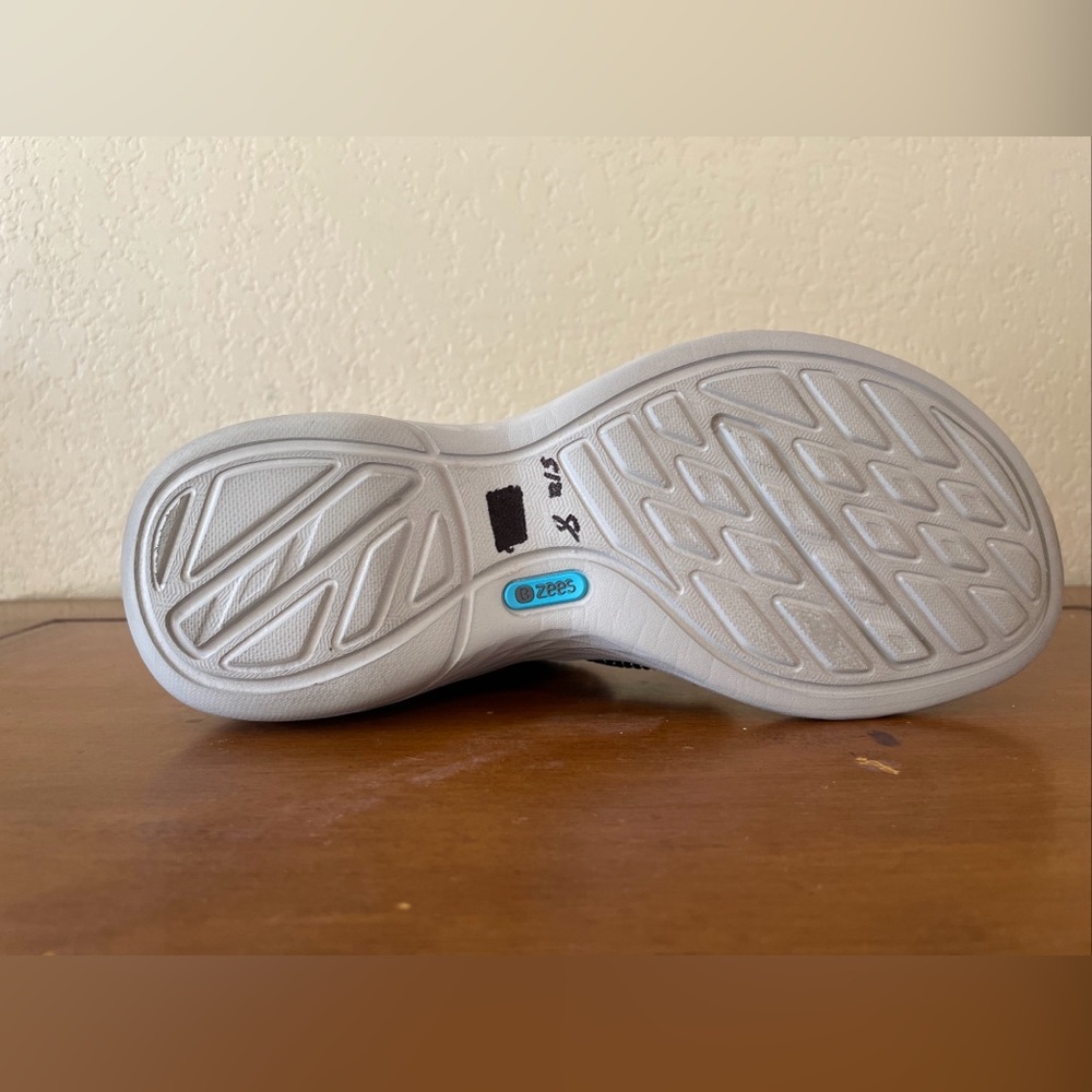 BZees Womens Jive Sandals Mary Jane Wedge Open Toe Sz Black & White Sz 8 - Picture 7 of 11